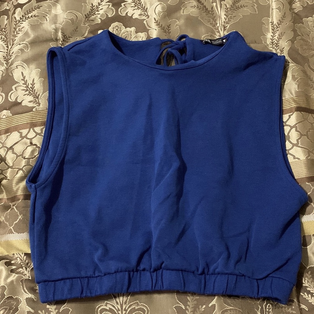 Zara, size large, sleeveless crop top. Tie neck in the back. Perfect summer top